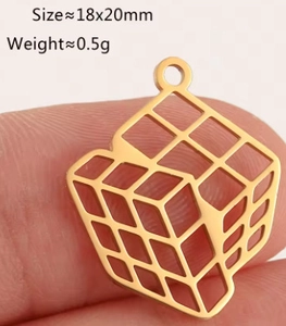 Detailed view of a 18x20mm gold 3D cube pendant showing exact dimensions and 0.5g weight