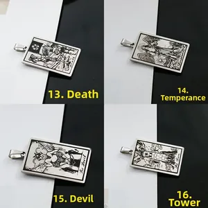 Vues détaillées de pendentifs tarot vintage avec motifs de Mort, Tempérance, Diable et Tour