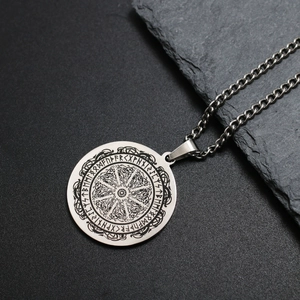 Collier pendentif boussole viking nordique rétro en acier titane poli pour homme