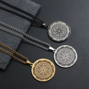 Colliers boussole avec runes vikings nordiques vintage en argent, or et acier noir mat