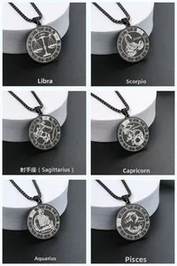 Détail des pendentifs du zodiaque avec gravures laser sur supports gris élégants