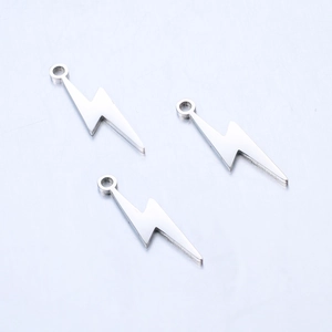 Gepolijste roestvrijstalen bliksemschicht bedeltjes voor minimalistische DIY-sieraden
