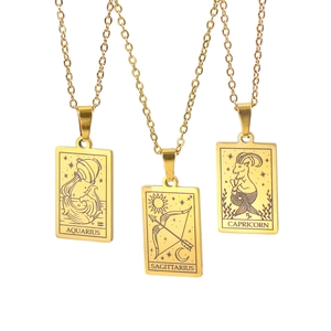 Collana minimalista in acciaio inossidabile dorato con pendente zodiacale e design a rilievo