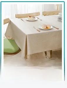 Detailaufnahme der wasserdichten Tischdecke aus Leinen mit elegantem Fall in Sand