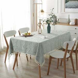 Mantel rectangular de estilo nórdico con patrón jacquard de triángulos y flecos de borla