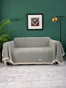 Πυκνό κάλυμμα καναπέ σενίλ με σχέδιο houndstooth και κομψή δαντέλα σε μοντέρνο καθιστικό