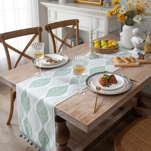 Modern Chenille Jacquard Leaves Table Runner With Tassels European Style Polyester Decorative Table Linen For Dining Living Room