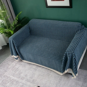 Κάλυμμα καναπέ σενίλ με μπλε και μαύρο houndstooth μοτίβο και κομψή λευκή δαντέλα