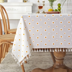 Floral cotton jacquard tablecloth with white daisy pattern and tassel fringe trim