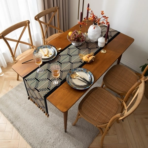 American Retro Table Runner Polyester Jacquard Geometric Labyrinth Pattern With Tassels For Dining Table Home Decor