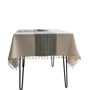 Polyester tablecloth with green geometric jacquard patterns and elegant tassel edges