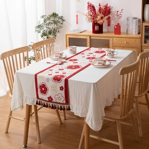 Bruiloft tafelloper met lentebloemen tulpen en traditioneel Chinees dubbel geluk motief