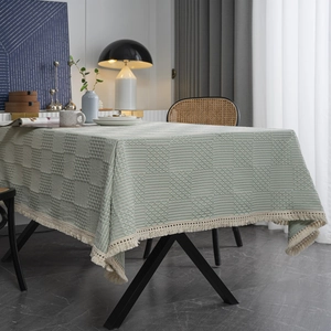 Nappe jacquard géométrique vert clair moderne avec d'élégantes franges à pompons