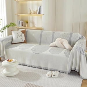 Housse de canapé en chenille nordique avec motifs géométriques gris et pompons