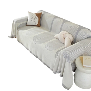 Housse de canapé en chenille nordique avec jacquard gris et bordures à franges
