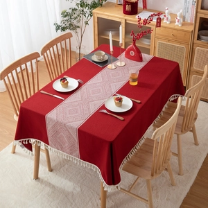 Mantel rojo festivo de jacquard con borlas blancas para mesa de comedor rectangular