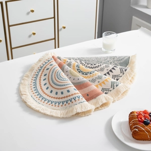 Set de Table Rond Bohémien Mélange Coton Polyester Résistant à la Chaleur Tissé Avec Pompons Mandala Géométrique Déco de Table