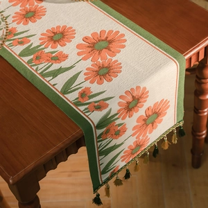 Runner da tavola moderno con margherite jacquard e nappe decorative di alta qualità