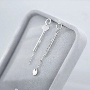 Elegant S925 sterling silver asymmetrical long drop earrings with round discs and chain