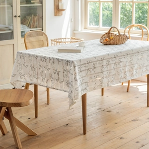 Rechteckige Jacquard-Tischdecke mit Streifenmustern und eleganten floralen Fransen