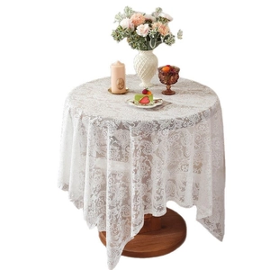 Elegante tovaglia in pizzo bianco crema con ricami floreali per i matrimoni