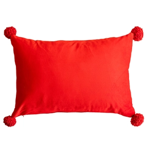Dettaglio del copricuscino natalizio rettangolare rosso con nappine decorative