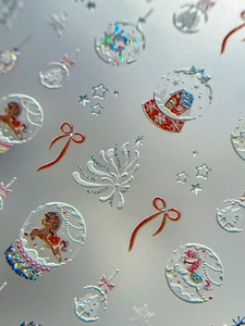 Detaillierte 5D-geprägte Weihnachts-Nagelsticker mit Schneeflocken und Schneekugeln