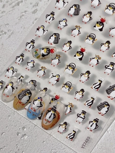 Détail d'autocollants pour ongles pingouins mignons avec divers motifs de dessins animés