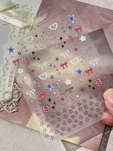 Vue détaillée des autocollants nail art étoiles cœurs et nœuds argentés modèle YT7364 Si