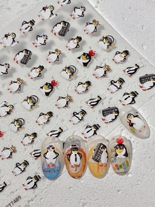 Vue détaillée d'autocollants pour ongles pingouin avec divers motifs mignons et modèles