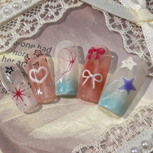 Lot de 5 faux ongles faits main avec motifs d'étoiles bleues, cœurs et nœuds papillons