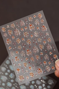 Dettaglio di adesivi per unghie a forma di fuochi d'artificio rosso e argento YT7832
