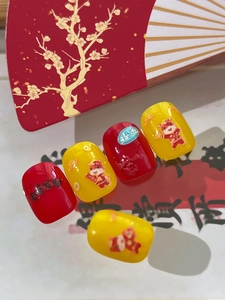 Vue détaillée des autocollants d'ongles 3D Nouvel An avec motifs de dragon et éléments festifs
