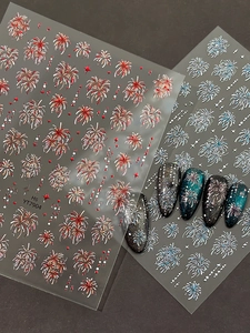 Gros plan de stickers à ongles motifs feux d'artifice YT7904 sur ongles magnétiques