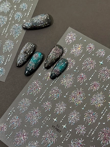 Autocollants nail art holographiques détaillés avec motifs de feux d'artifice et d'étoiles