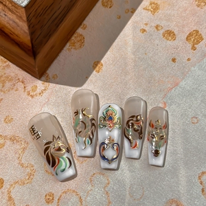 Press-on nail set with Chinese zodiac horse patterns and elegant golden horse character