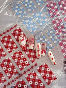 Stickers à ongles de Noël détaillés avec rennes, flocons de neige et motifs de cœur