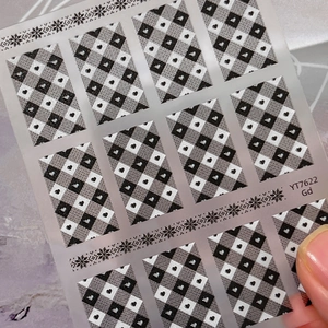 Autocollants à ongles en damier noir et blanc avec motifs de cœurs et flocons
