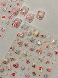 Detail von 3D-Präge-Nagelaufklebern mit süßem Hasen und Erdbeerkuchen-Motiv mit Glitzer