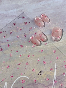 Vue détaillée des stickers ongles fleurs roses YT7420 Pro avec chaînes de gemmes brillantes