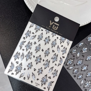 Detailansicht der Blumen-Nagelaufkleber mit feinen schwarzen Linien und blauen Punkten