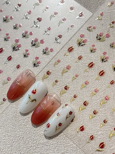 Détails d'autocollants pour ongles tulipes dorés avec motifs floraux rouges et roses