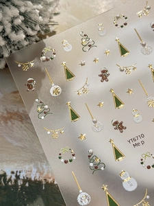 Détail des stickers ongles Noël 5D YT6710 avec feuilles d'or et texture de paillettes