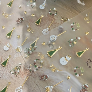 Stickers à ongles de Noël 3D avec sapins dorés, bonhommes de neige et étoiles