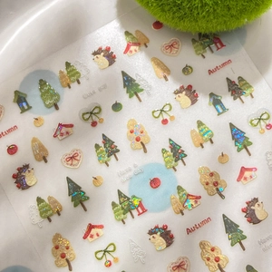 Adesivi per unghie olografici autunnali con ricci e pini con dettagli glitterati