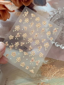 Detail of floral nail sticker YT6682 Pro P with gold outlines and white pearl accents