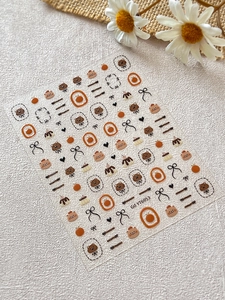 Autocollants d'ongles mignons ours et nœuds marron avec décor de marguerites