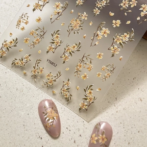 Adesivi per unghie 5D con eleganti fiori di gelsomino giallo e motivi floreali in rilievo