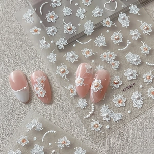 Weiße Blume Herz Künstliche Perle 5D Geprägt Nagelkunst Aufkleber Süß 3D Selbstklebende Nagelsticker Für Damen Maniküre Dekoration