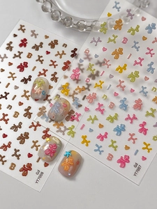 Détails d'autocollants 3D pour ongles avec chiens ballons colorés et motifs de cœur